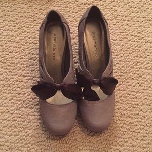 Ann Marino heals size 7.5
